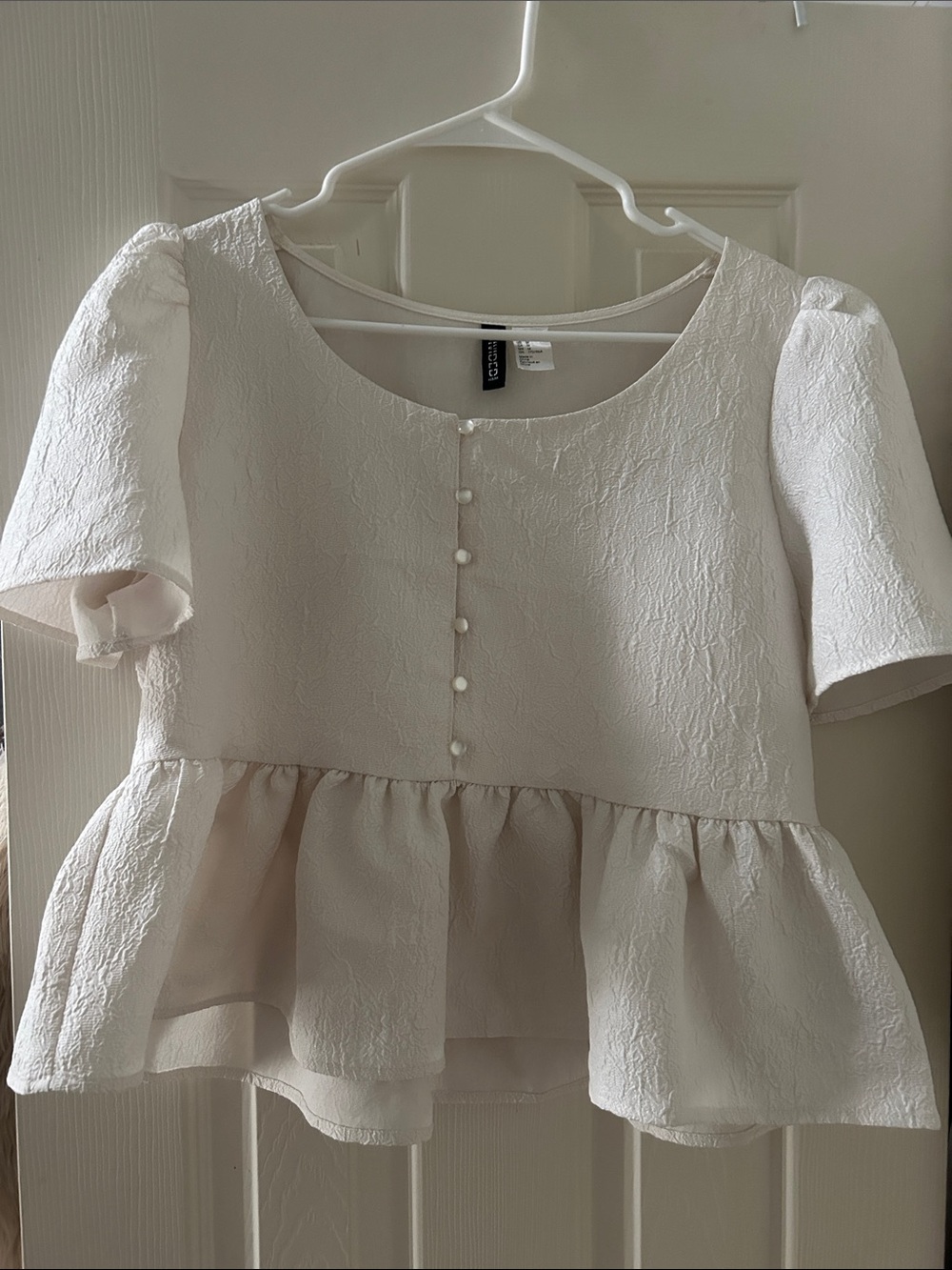 H & M Cream Textured Peplum Short Sleeve Blouse